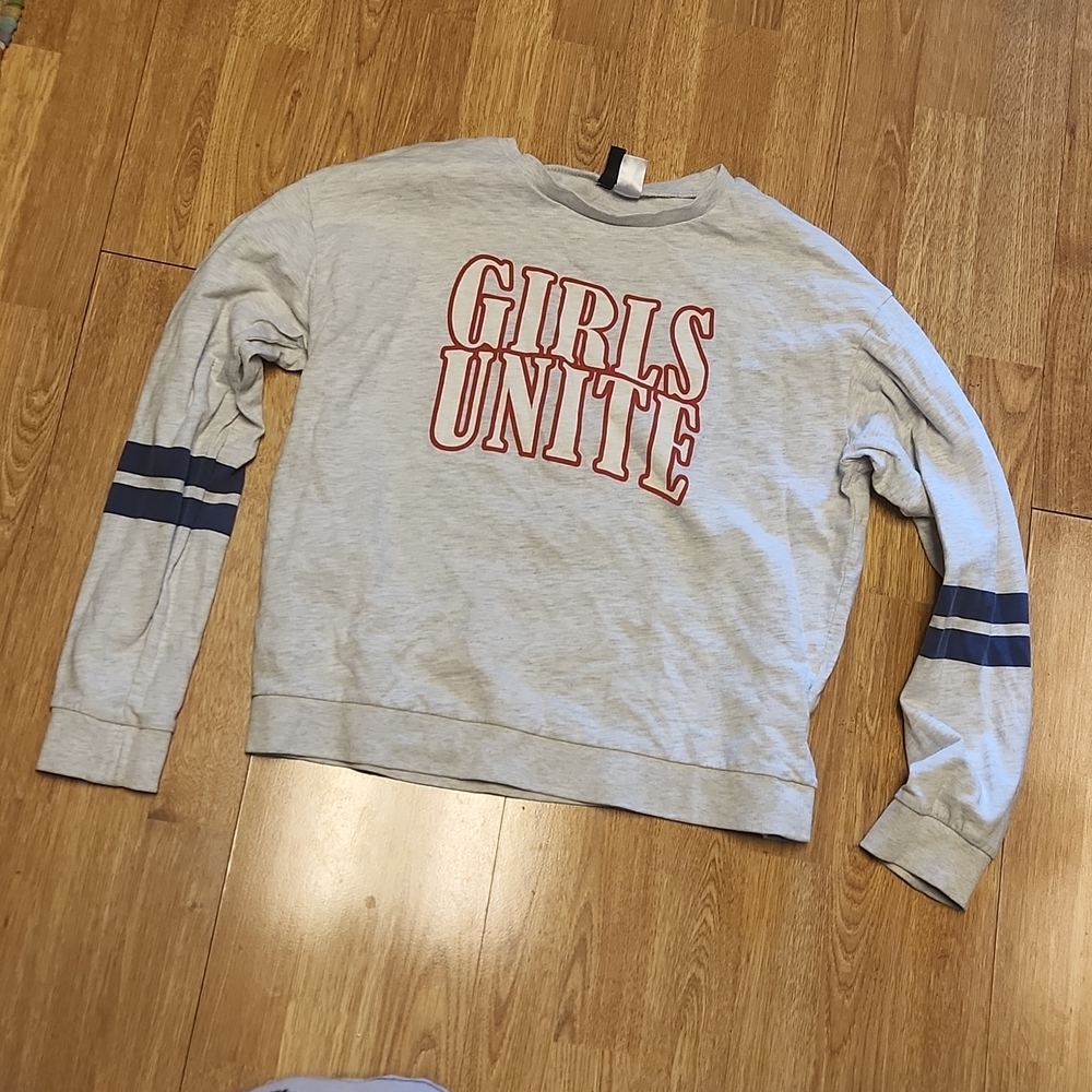 Divided Girls Unite sweatshirt sz med